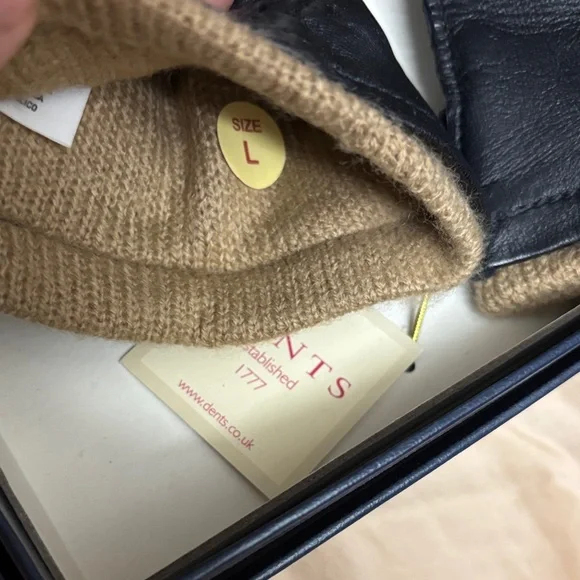 Elegant Black Leather Men's Gloves - Picture 3 of 5